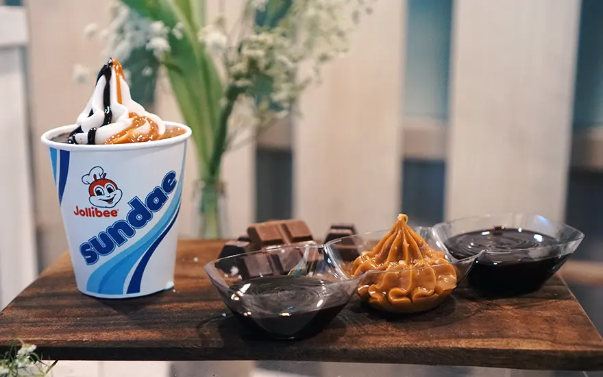 Jollibee Malaysia dessert menu with sweet treats and drinks